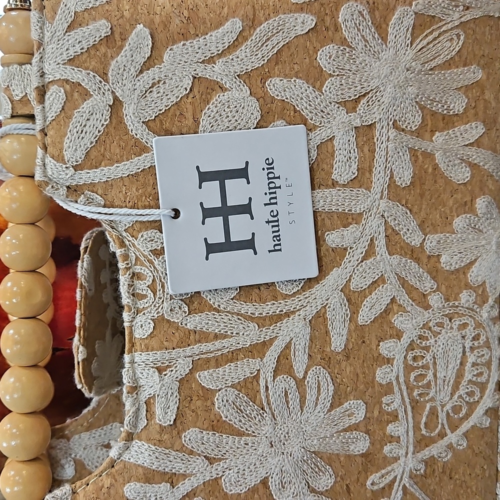 NWT HAUTE HIPPIE WHITE EMBROIDERED CLUTCH BEADED HANDLE CLUTCH - Picture 2 of 10